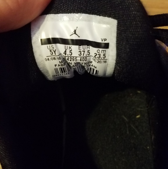 Youth Michael Jordan Basketball Shoes - Picture 3 of 3